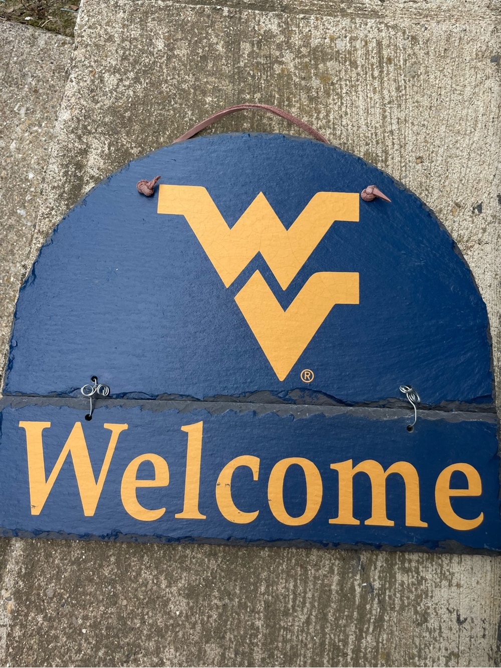 NWT West Virginia Mountaineers Logo Slate WELCOME Wall Hanging Sign 13” x 11.5”
